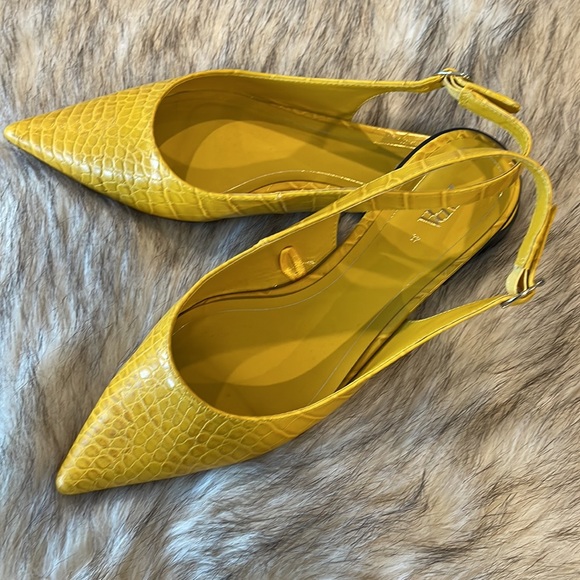 Zara Animal Print Slingback Flat Shoes (Yellow) - Size EU 37 - Picture 2 of 5